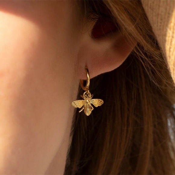 🐝 NEW 18K GOLD BEE STUD EARRINGS 🐝 - Picture 3 of 4
